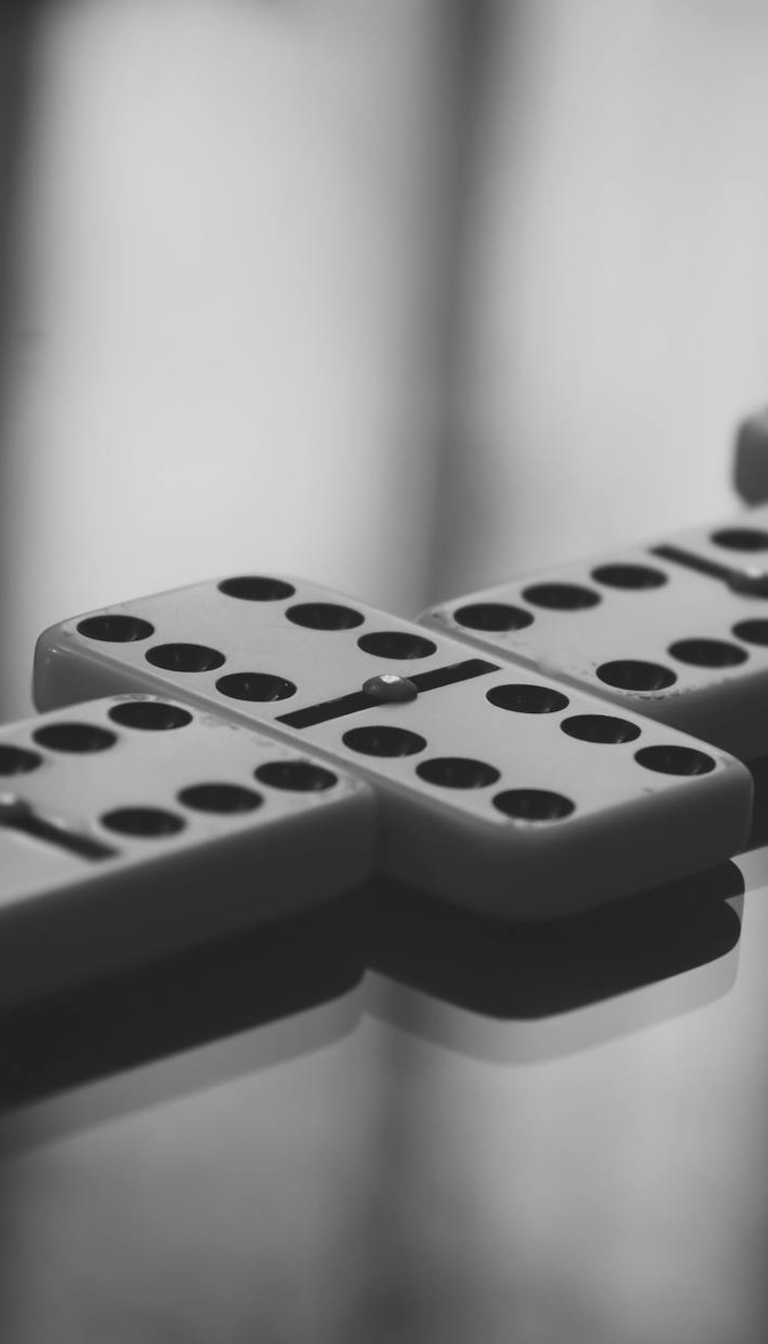 DOMINO TABLE